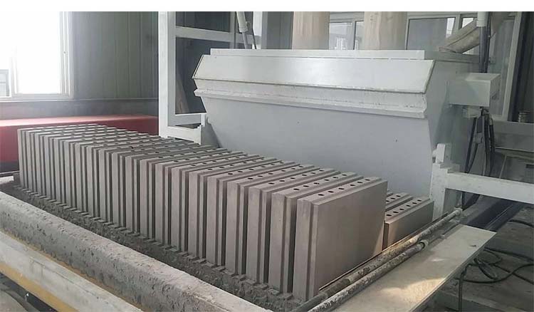 New design gypsum block making production line.jpg